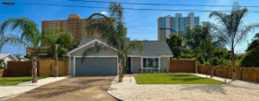 Renovated, Cozy Close To The Beach!